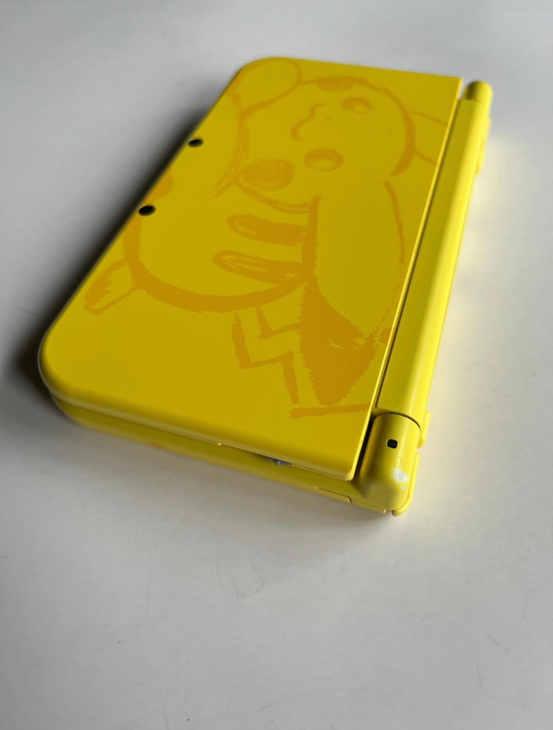 Nintendo New 3DS Pikachu (seminueva)