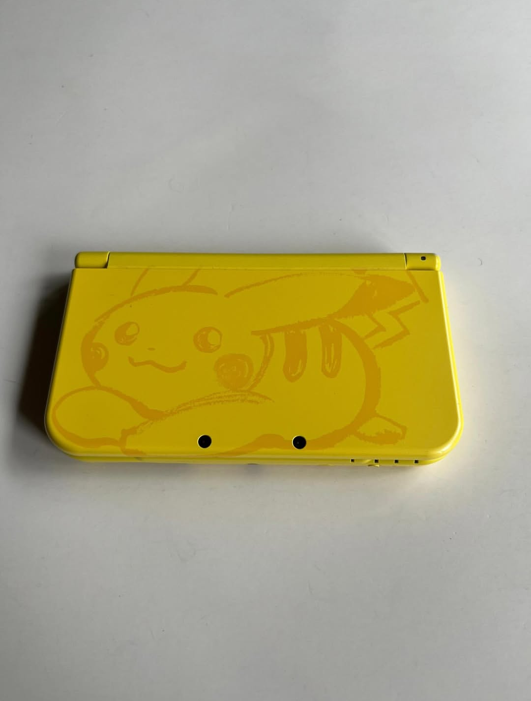 Nintendo New 3DS Pikachu (seminueva)